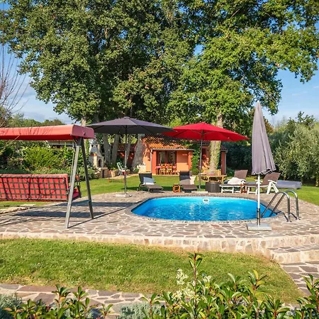 In With Outdoor Swimming Pool Medulin