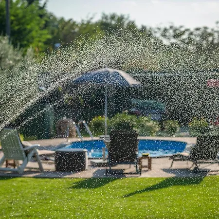 In With Outdoor Swimming Pool Medulin