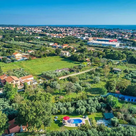 Holiday home In With Outdoor Swimming Pool