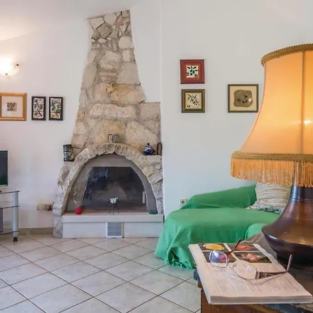 Vakantiehuis With Fireplace I *