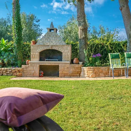 Nyaraló With Fireplace I